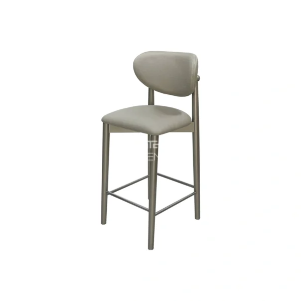 Lado izquierdeo de la Silla de Barra Alice, silla de barra de cocina, fabricada en madera Cedro con pintura en Poliuretano color champagne, asiento y espaldar tapizado en sintético de alto tráfico. Silla de barra en Bucaramanga, Sillas de barra modernas, silla de barra en madera