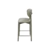 Vista lateral de la Silla de Barra Alice, silla de barra de cocina, fabricada en madera Cedro con pintura en Poliuretano color champagne, asiento y espaldar tapizado en sintético de alto tráfico. Silla de barra en Bucaramanga, Sillas de barra modernas, silla de barra en madera
