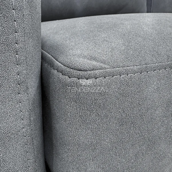 Detalle de la tela de apariencia cuero del Sofá Amsterdam de 2 puestos. Sofá de 2 plazas, Sofá de 1.80 mts, Sofá de dos puestos modernos, Sofás en Bucaramanga. Muebles en oferta en Bucaramanga