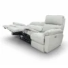 Puesto del centro extendido del Sofá Reclinable 3 puestos en Cuero natural color gris, con sistema Zero Gravity. Sofá Reclinable eléctrico, Reclinables en Cuero, Muebles Reclinables en Bucaramanga. Sofá para ver TV. Sofá Reclinable TENDENZZA de 3 puestos