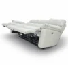Todos los puestos extendidos del Sofá Reclinable 3 puestos en Cuero natural color gris, con sistema Zero Gravity. Sofá Reclinable eléctrico, Reclinables en Cuero, Muebles Reclinables en Bucaramanga. Sofá para ver TV. Sofá Reclinable TENDENZZA de 3 puestos