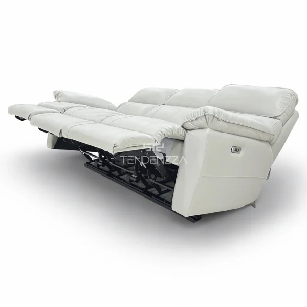 Todos los puestos extendidos del Sofá Reclinable 3 puestos en Cuero natural color gris, con sistema Zero Gravity. Sofá Reclinable eléctrico, Reclinables en Cuero, Muebles Reclinables en Bucaramanga. Sofá para ver TV. Sofá Reclinable TENDENZZA de 3 puestos