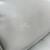 Textura del Cuero del Sofá Reclinable 3 puestos color gris, con sistema Zero Gravity. Sofá Reclinable eléctrico, Reclinables en Cuero, Muebles Reclinables en Bucaramanga. Sofá para ver TV. Sofá Reclinable TENDENZZA de 3 puestos