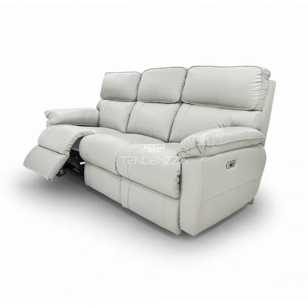 Levanta pies del puesto derecho del Sofá Reclinable 3 puestos en Cuero natural color gris, con sistema Zero Gravity. Sofá Reclinable eléctrico, Reclinables en Cuero, Muebles Reclinables en Bucaramanga. Sofá para ver TV. Sofá Reclinable TENDENZZA de 3 puestos