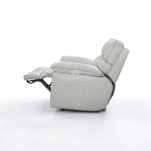 Segunda posición de la Silla Reclinable Tendenzza eléctrica en Cuero natural color gris, con sistema Zero Gravity. Sillón Reclinable eléctrico, Silla Reclinable en Cuero, Silla Reclinable en Bucaramanga, Silla Reclinable 1 puesto