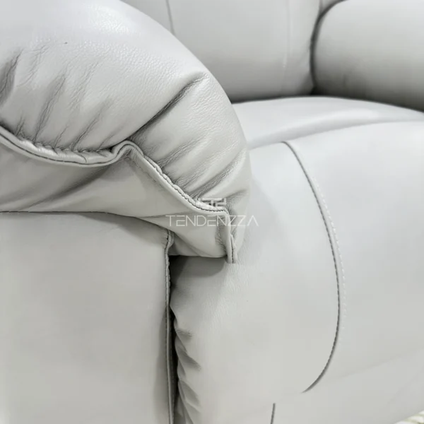 Detalle del tapizado en Cuero de la Silla Reclinable Tendenzza eléctrica color gris, con sistema Zero Gravity. Sillón Reclinable eléctrico, Silla Reclinable en Cuero, Silla Reclinable en Bucaramanga, Silla Reclinable 1 puesto