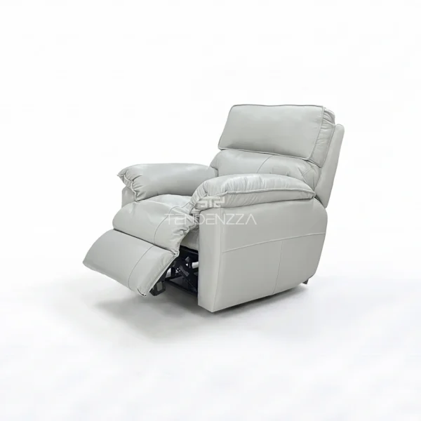 Descansa pies de la Silla Reclinable Tendenzza eléctrica en Cuero natural color gris, con herraje Zero Gravity. Sillón Reclinable eléctrico, Silla Reclinable en Cuero, Silla Reclinable en Bucaramanga, Silla Reclinable 1 puesto