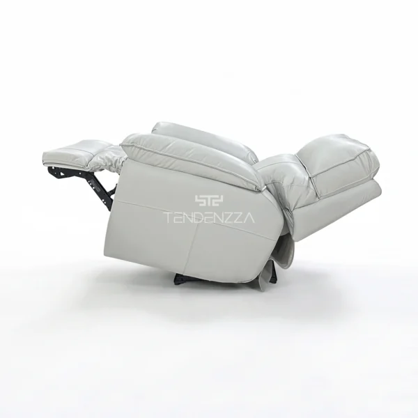 Tercera posición de la Silla Reclinable Tendenzza eléctrica en Cuero natural color gris, con sistema Zero Gravity. Sillón Reclinable eléctrico, Silla Reclinable en Cuero, Silla Reclinable en Bucaramanga, Silla Reclinable 1 puesto