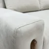 Detalle del brazo del Sofá Cama Click Alpha, Un Sofá cama doble, práctico para convertirlo en cama y dormir hasta dos personas Sofá cama en Tela color taupé. Sofá cama de 2 puestos. Sofás cama modernos. Sofá cama en Bucaramanga